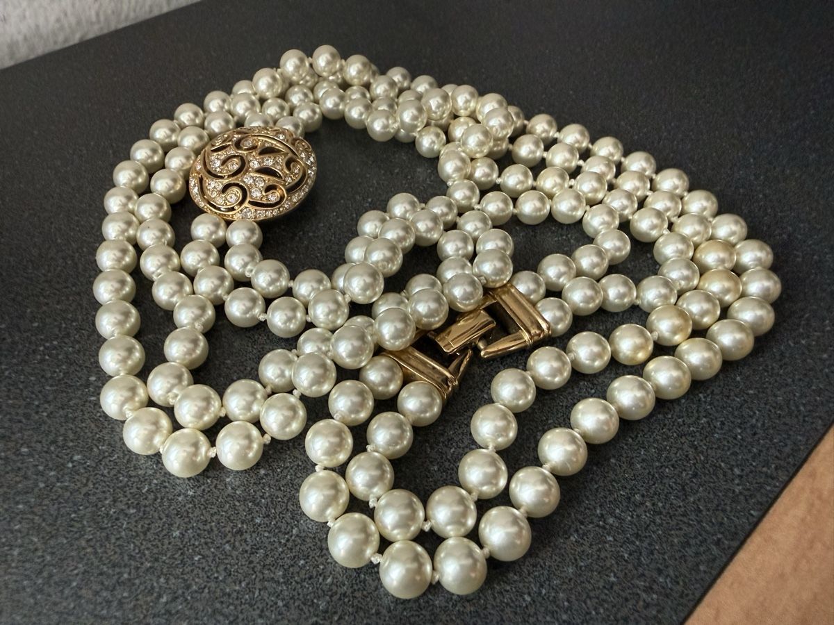 Catenine: Vintage Perlenkette mit Medaillon – Usato da Lamone venduto da LaCantinaMagica 1