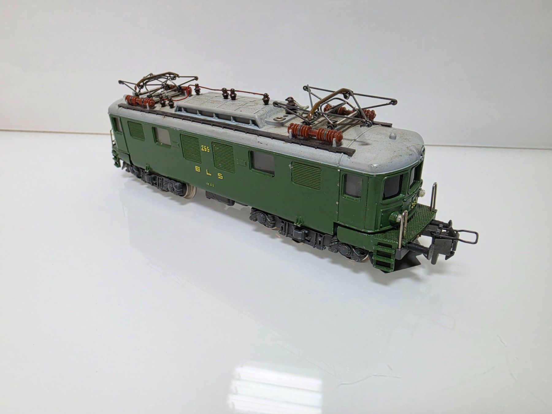 Trix Modellini di ferrovie: Trix Express Ae4/4 BLS H0/DC 3 Leiter – Difettoso da Neuenhof venduto da ludovicco 2