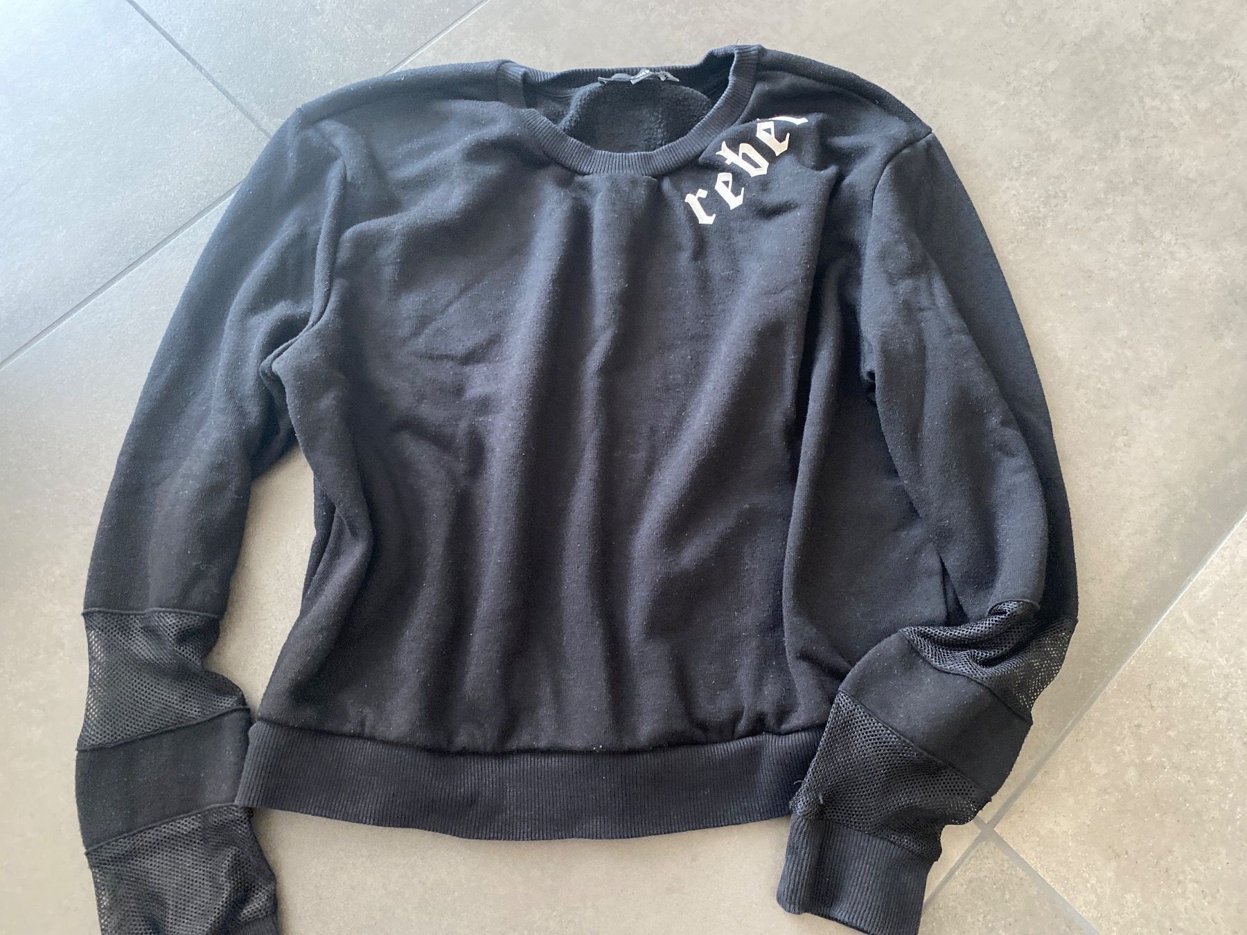 Tally Weijl Camicette, T-shirt & Top: Tally Weijl pull taille S-M – Usato da Delémont venduto da Ma_LoU.01