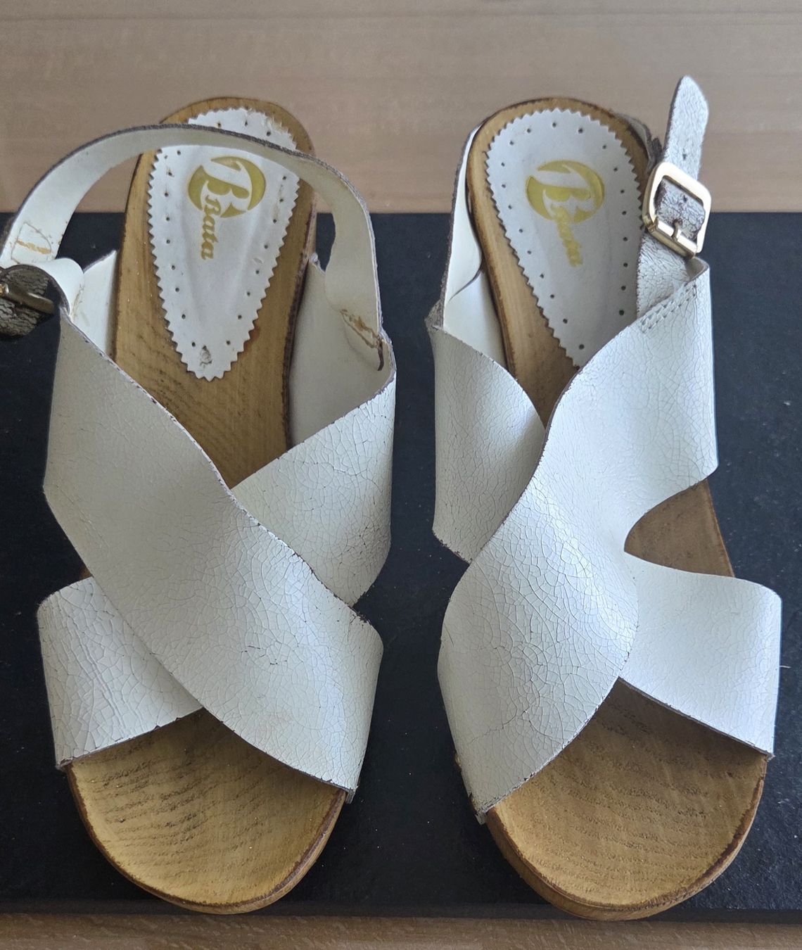 Scarpe da donna: Weiße Damen-Sandalen der Marke Bata. – Usato da Belp venduto da mar_wyp6 1