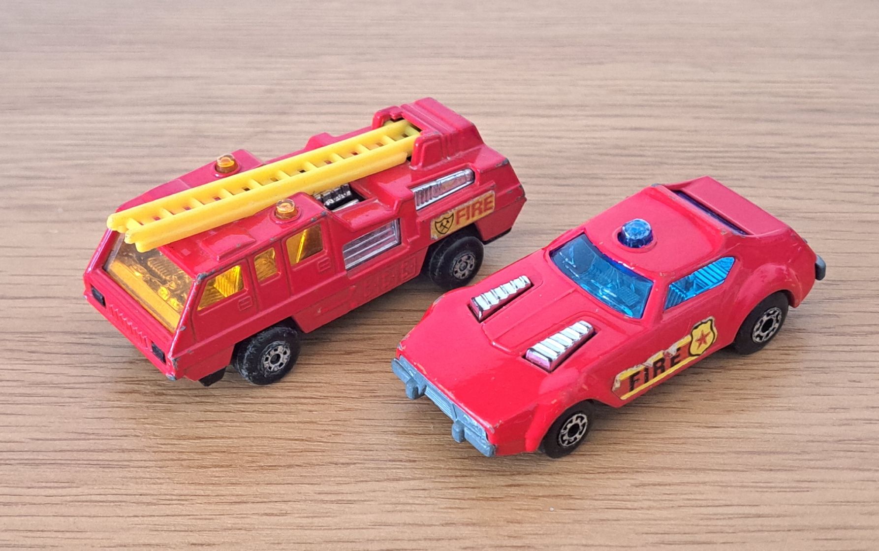 Matchbox Modellini d'auto: Matchbox Superfast : Camion + voiture de pompiers – Usato da St-Imier venduto da supernova21