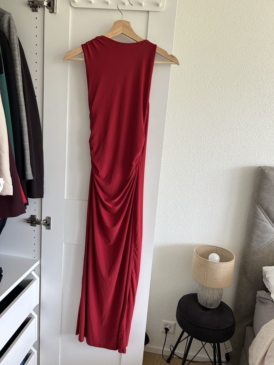 Pull&Bear Kleider: Rotes Kleid Lang – Neu (gemäss Beschreibung) aus Zürich von emi_5nw2 1