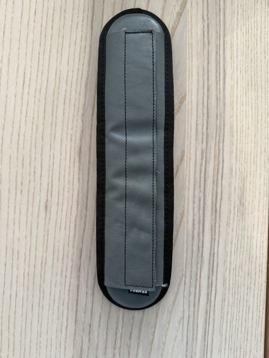Freitag Altro in  Abbigliamento & Accessori: F03 Shoulderpad Freitag grau neu – Nuovo (secondo la descrizione) da Frick venduto da Tamy11