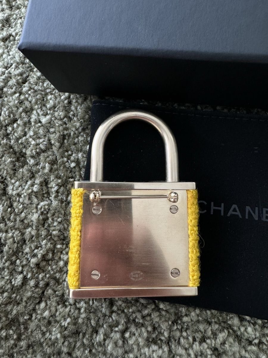Chanel Broschen & Nadeln: Chanel Padlock Brosche – Gebraucht aus Wallisellen von rb_88 2