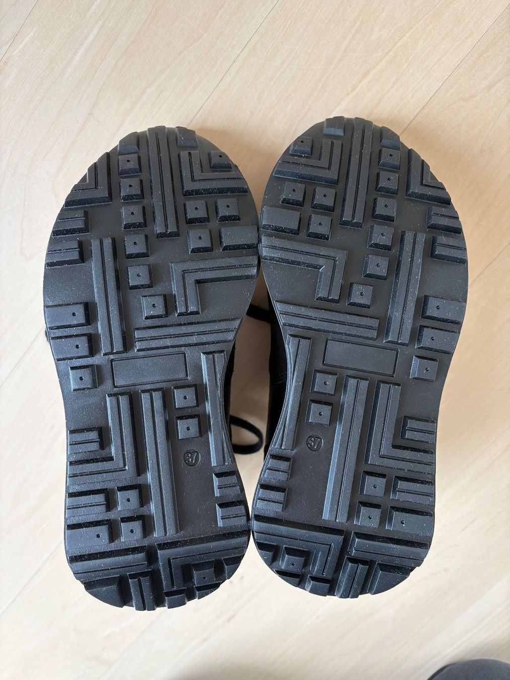 Scarpe da donna: NEUE Sneaker (Gino Rossi) Gr.37 – Nuovo (secondo la descrizione) da Gossau SG venduto da Black-Queen 8