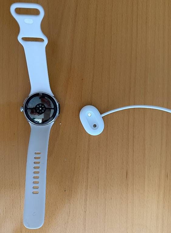 Google Smartwatch: Google Pixel Watch 4, 45mm, 4G, Porcelain – Usato da Rafz venduto da Dbuerge 2