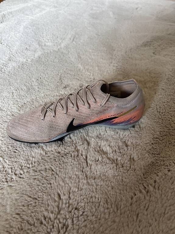 Nike Chaussures hommes: Nike Elite Fussballschuhe – D'occasion à Lenk im Simmental par niczbaeren 2