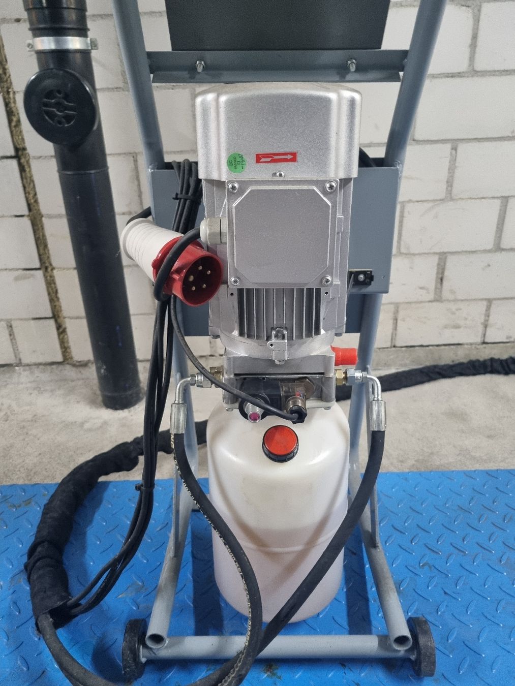 Twin Busch Piattaforme elevatrici & Crick: Scherenhebebühne Twin Busch TW S3-10E – Usato da Windisch venduto da Autotiger 7