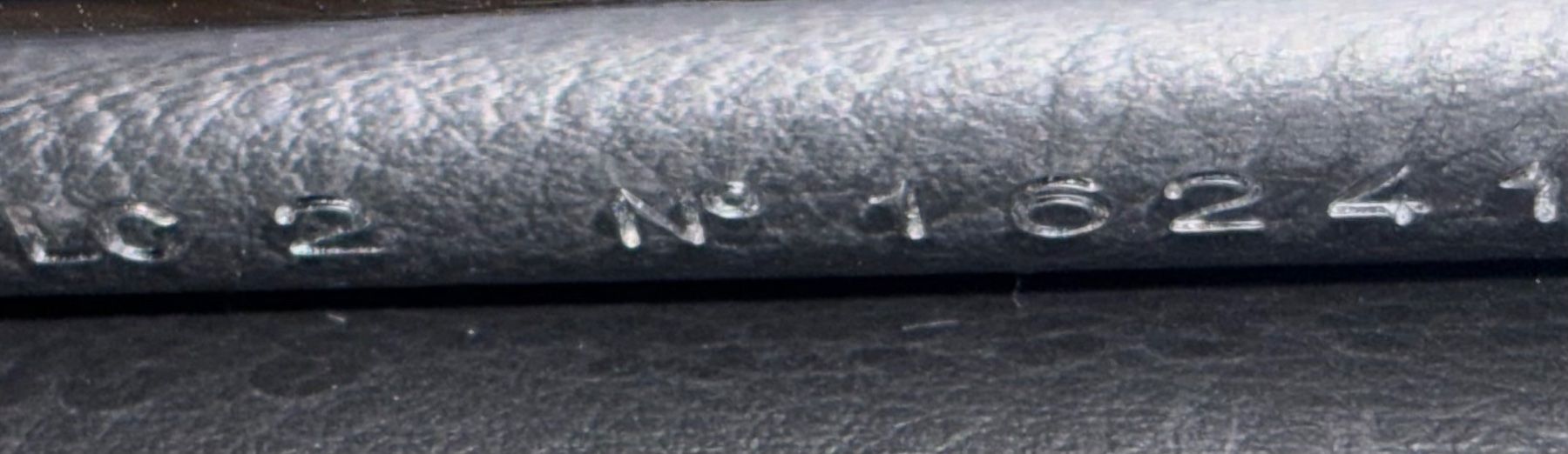 Cassina Sofas: Cassina LC2 Leder Sofa, 3-Sitzer, Schwarz – Gebraucht aus Zürich von weser 6
