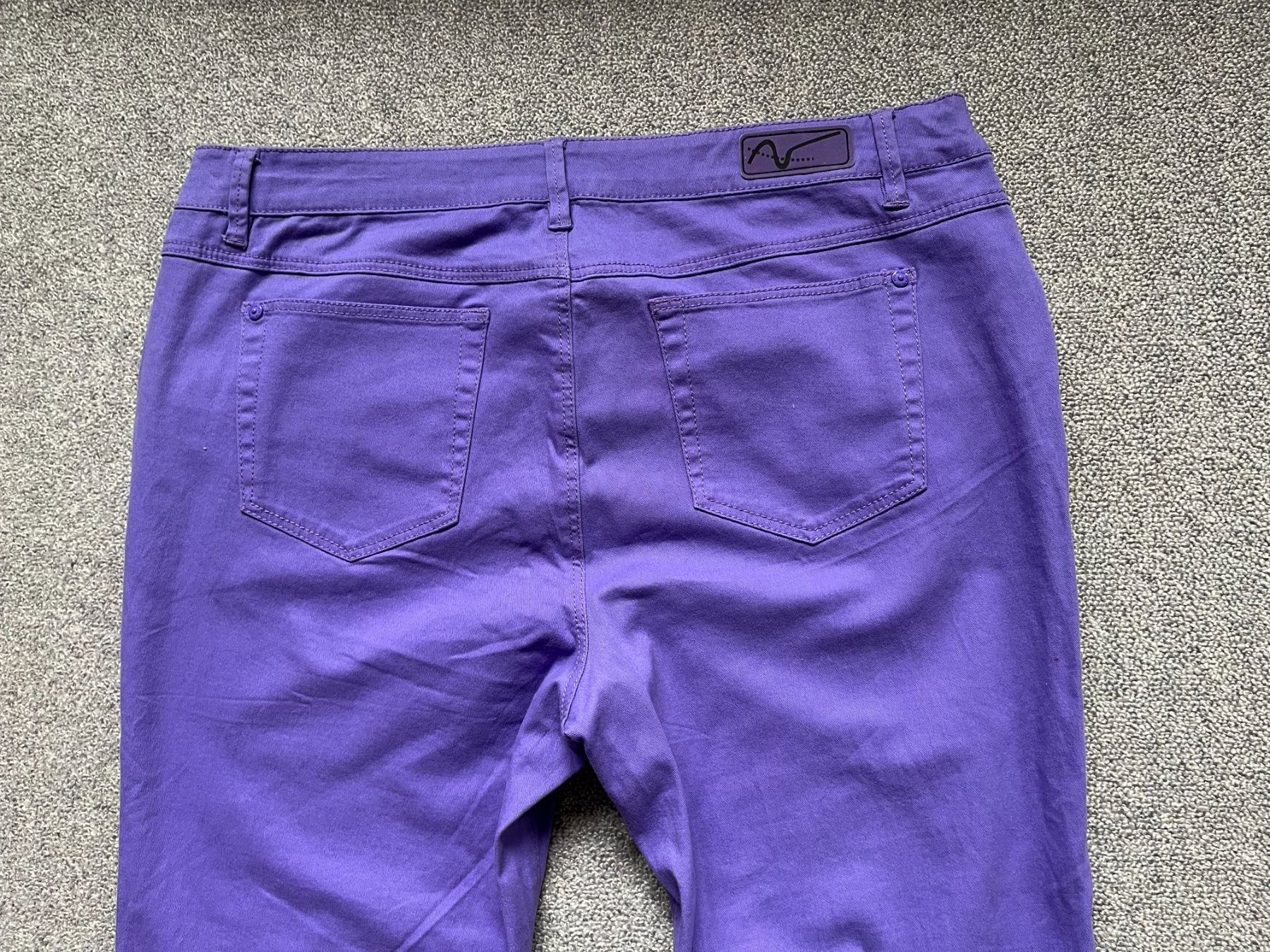 Pantaloni: Hose lila Gr 44 – Usato da Oberlunkhofen venduto da dreihaselnuesse 2