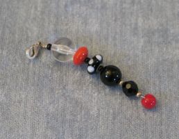 Schmuck Glasperlen-Anhänger schwarz/rot/weiss