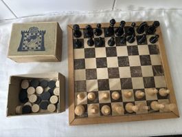 Schachbrett mit Figuren und Mühlespielsteinen, BUCO Swiss Ma