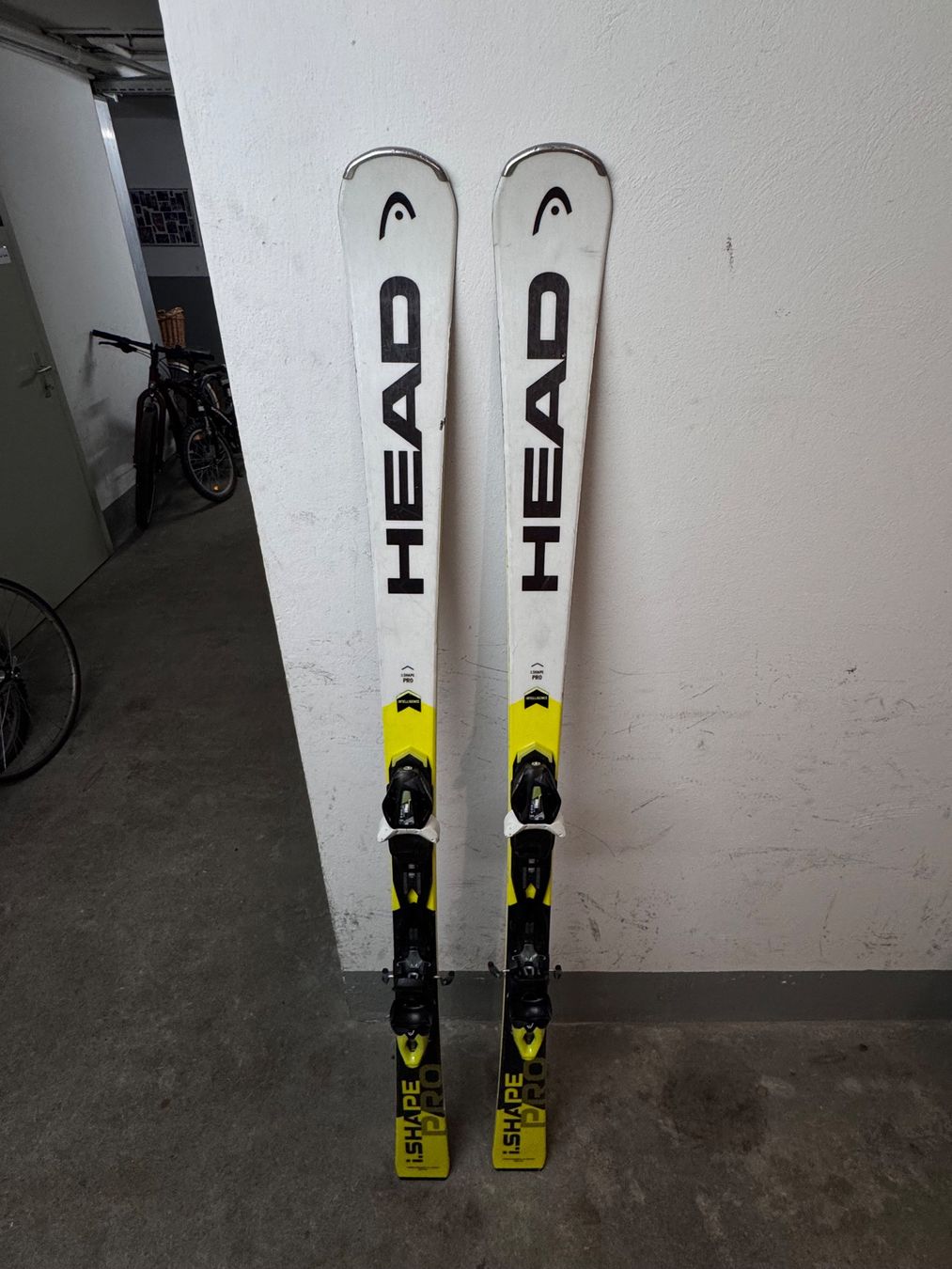 Head Skis: Head i.Shape Pro Ski – Gebraucht aus Bern von rouvengrummt