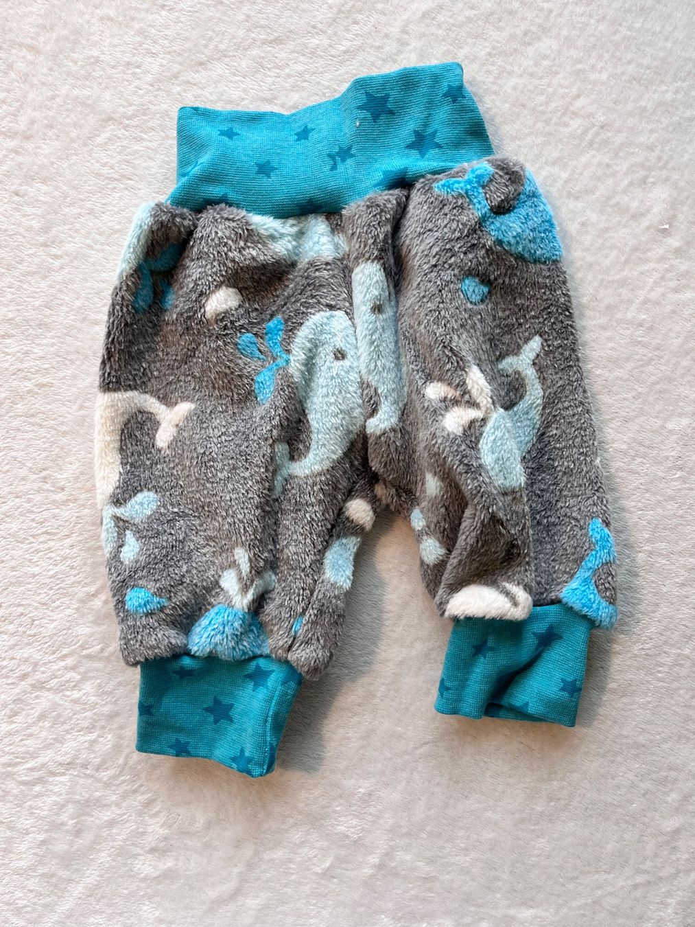 Pantaloni: 1 Kinderhose selbst genäht – Nuovo e nell'imballaggio originale da Büsserach venduto da bor_s88m