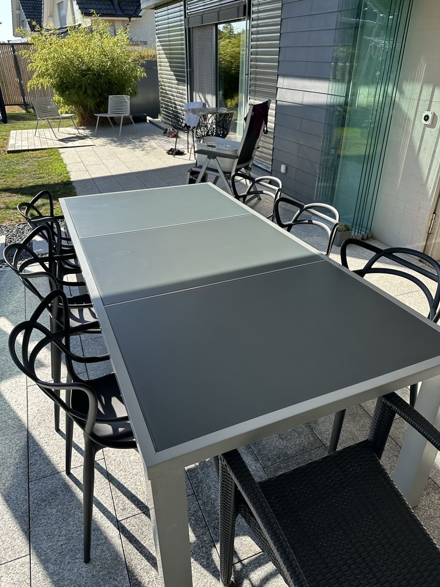 Tavoli: Exklusiver Gartentisch mit Designerstühlen – Usato da Horn venduto da Widel007