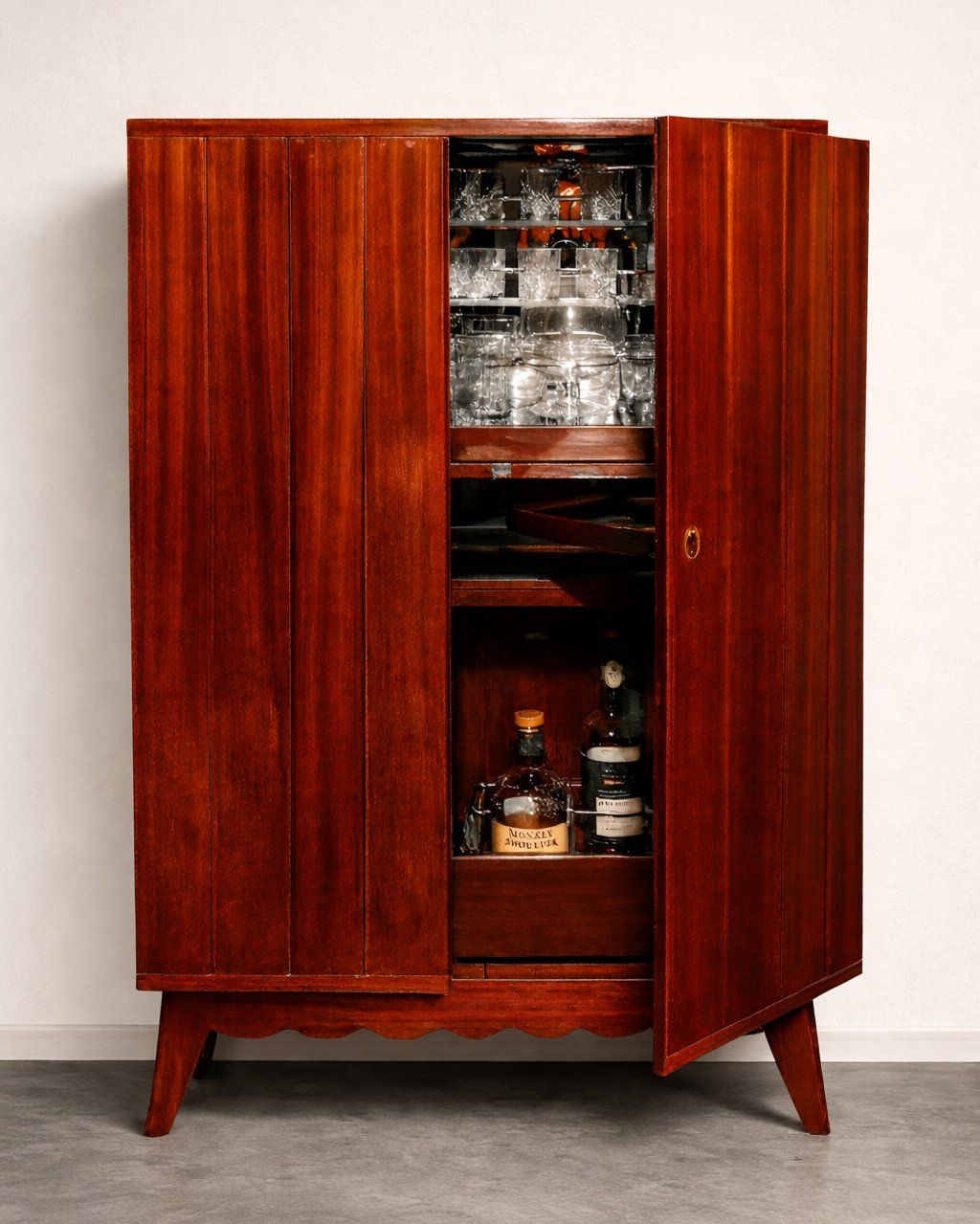Credenze: MEUBLE BAR EXTENSIBLE – Usato da Moutier venduto da Vintage-signature