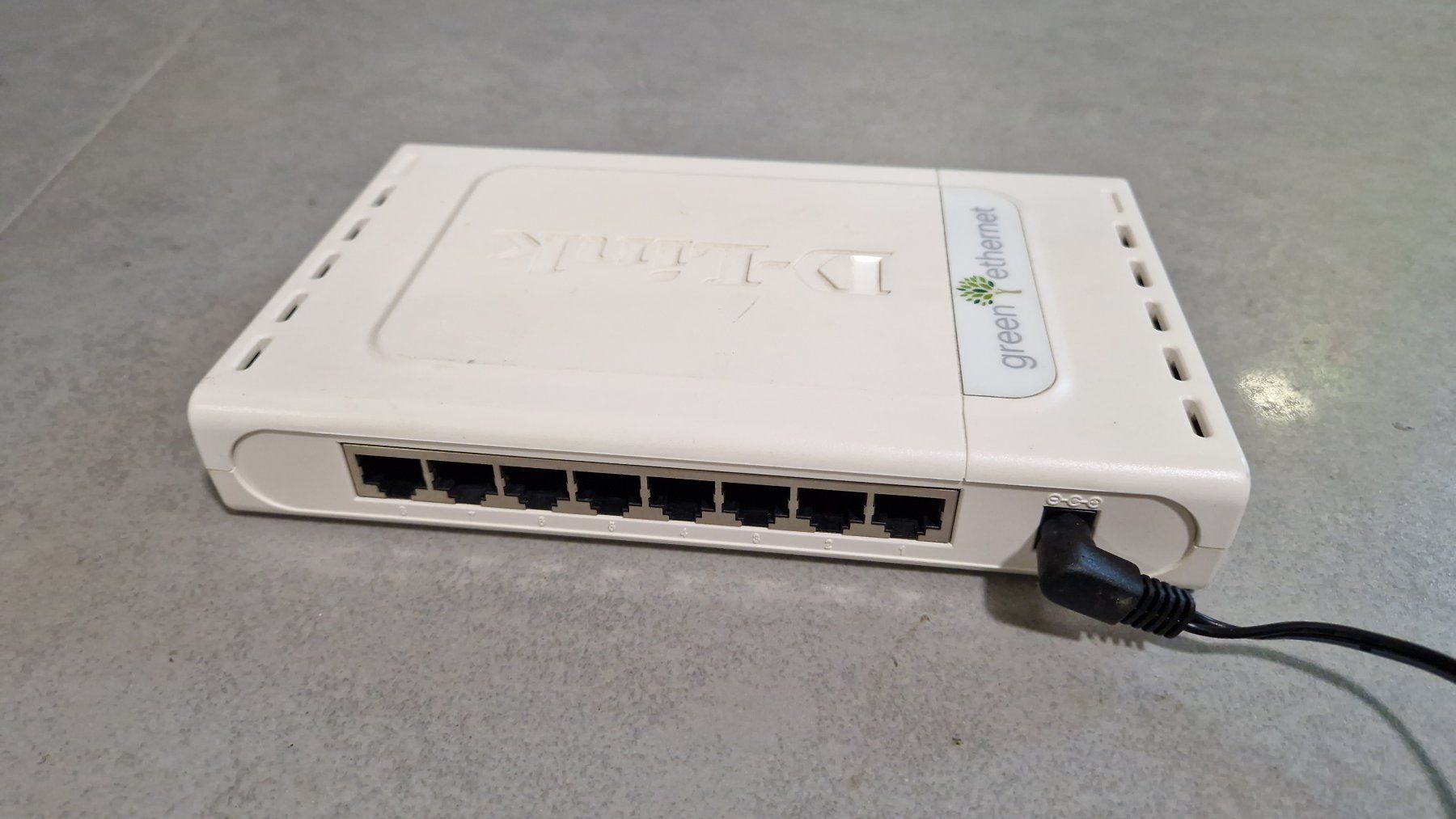 Dlink Modem & Router: D-Link 1 Gigabit Switch mit 8 Ports – Usato da Seewen SZ venduto da Rahmspinat