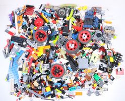 1.5 kg. Legoteile mit Minifiguren
