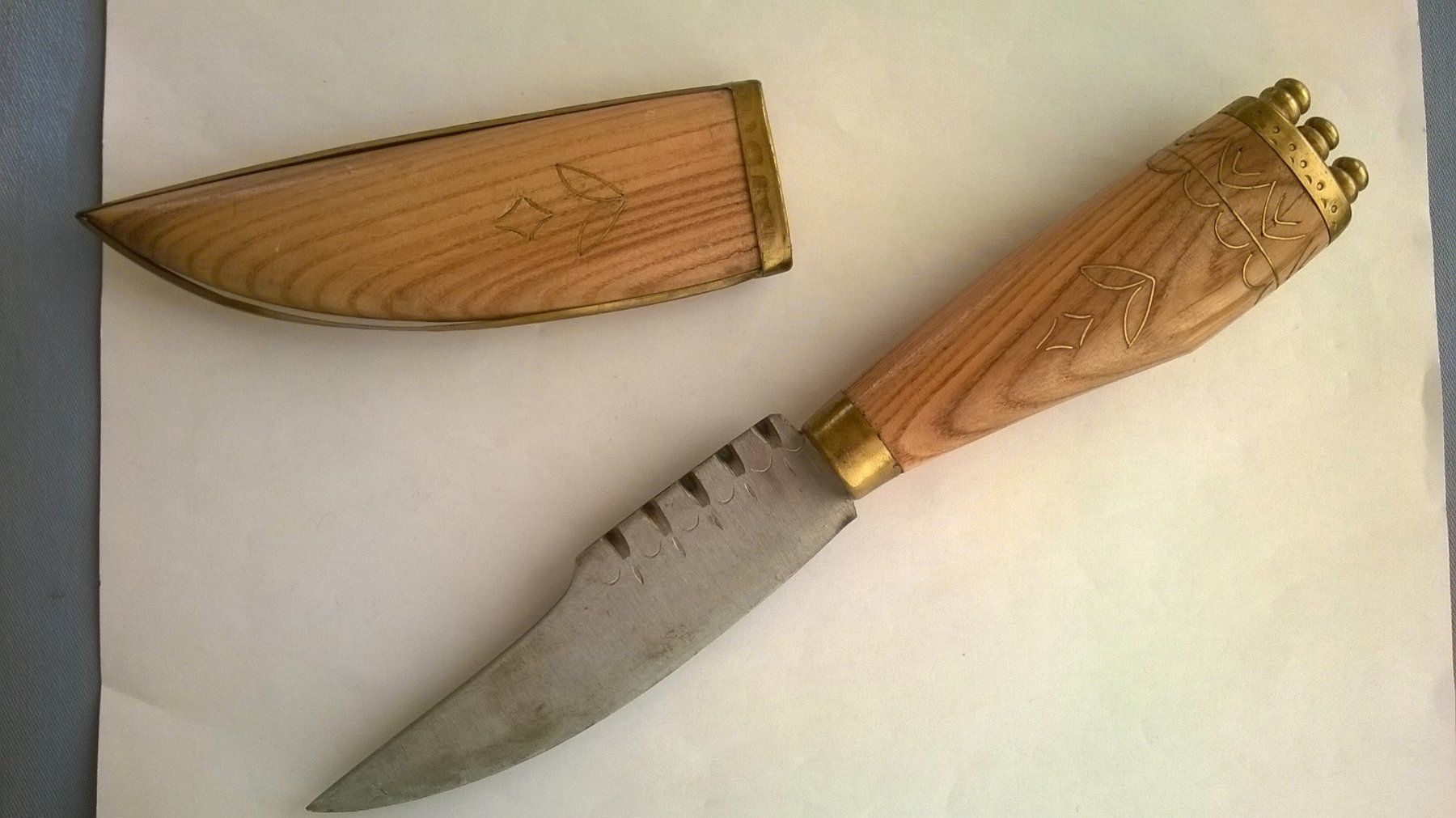 Besteck: Couteau style Bèrbère bois avec fourreau BE – Gebraucht aus Fontainemelon von cathare67