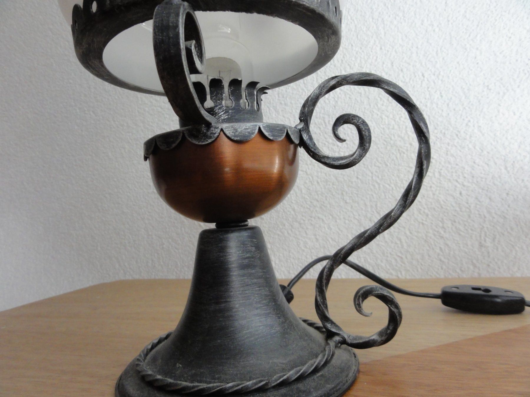 Lampen: Tischlampe mit Glas Lampenschirm – Gebraucht aus Steffisburg von Robinh.17 4