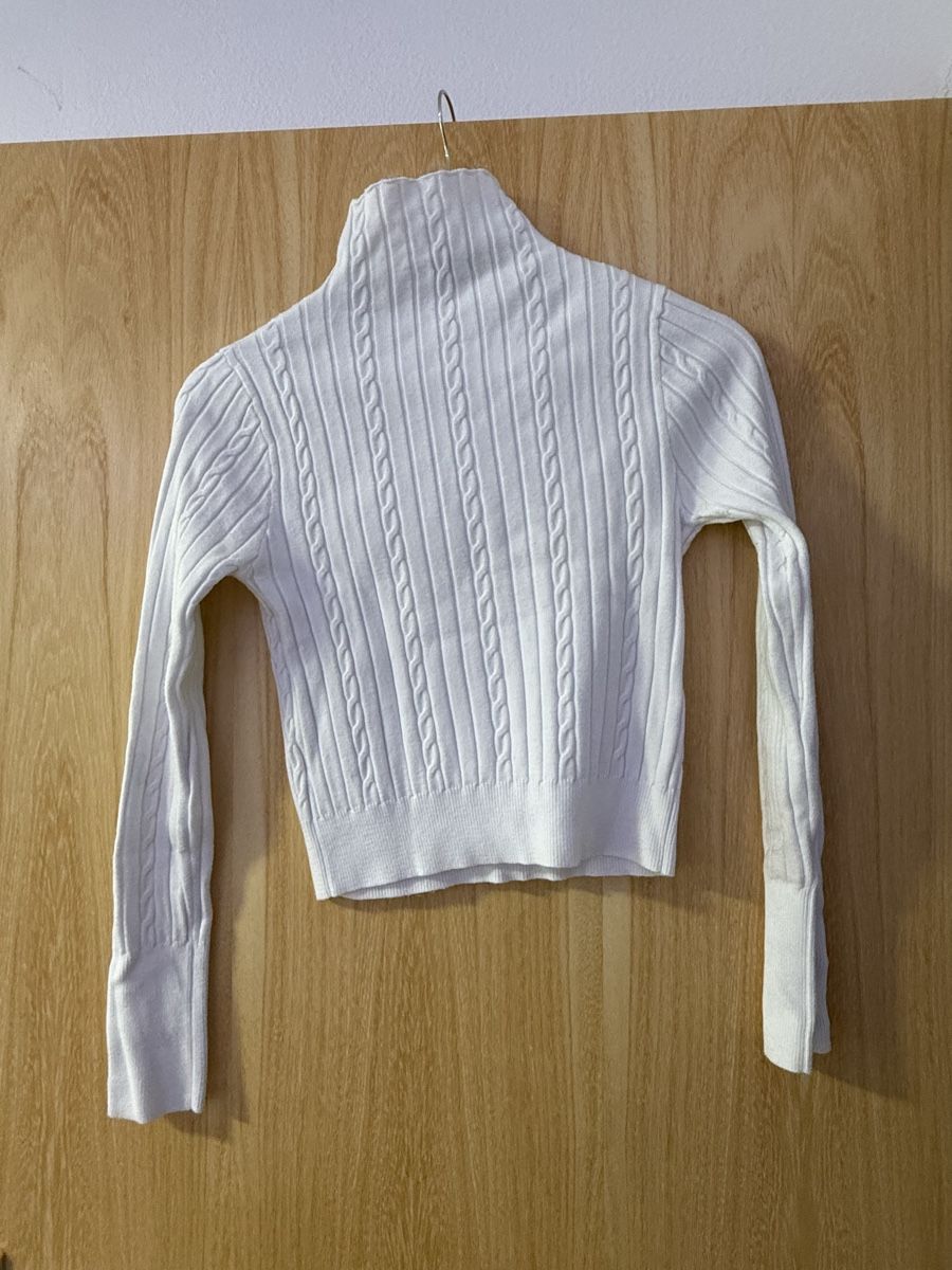 Pulls & Sweat-shirts: Pullover mit Rollkragen weiss Zopfmuster Grösse M  – D'occasion à Cazis par mar_272q
