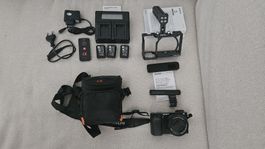 Sony Alpha 6000 mit Zubehör Rig und Gunzoom-Mikrofon