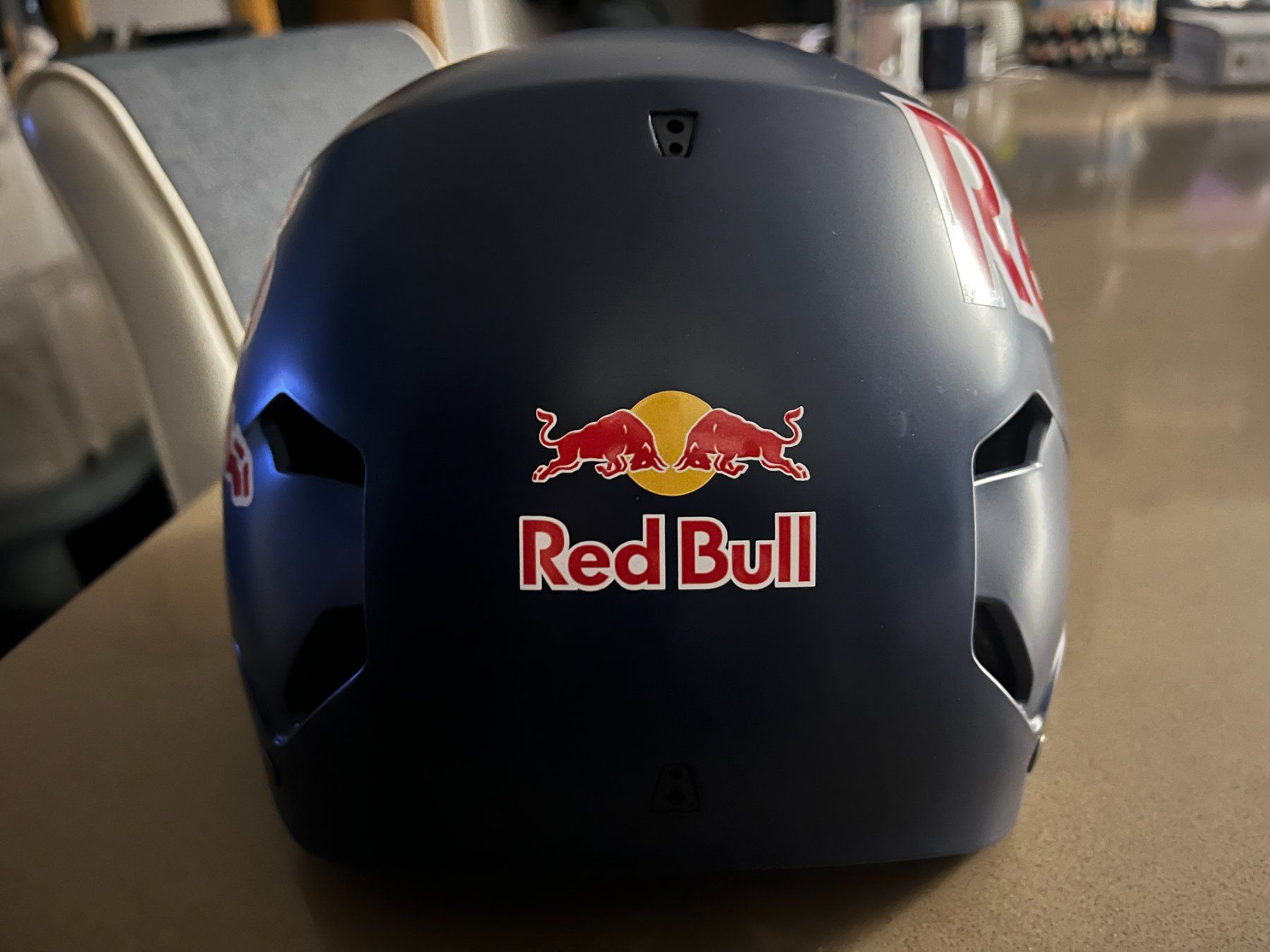 Caschi: Casque RedBull Bern – Usato da Versegères venduto da rebellion 3
