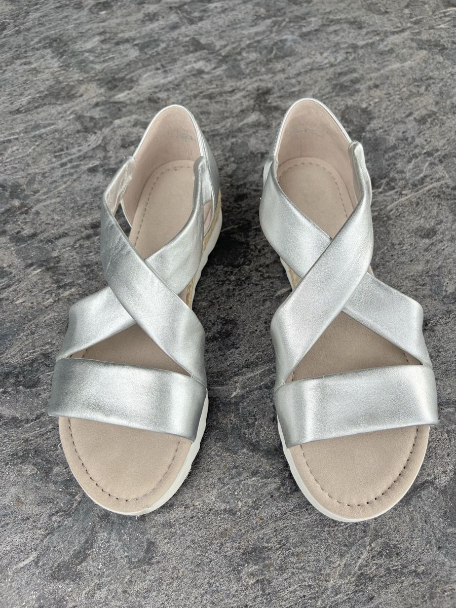 Gabor Scarpe da donna: Sandalen Gabor Silber Grösse 6.5 – Nuovo (secondo la descrizione) da Eglisau venduto da regulmei