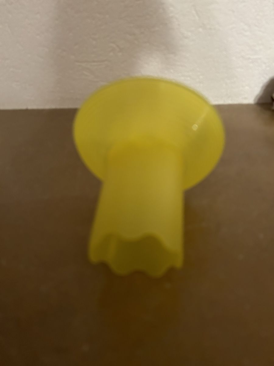 Recipients et similaires: Presse agrumes Tupperware – Neuf (Voir description) à Montsevelier par Batson 1