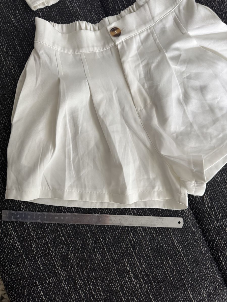 Lotti di vestiti: Milchfarbenes Sommer-Set: Shorts und Bluse, S-M – Nuovo e nell'imballaggio originale da Zürich venduto da kri_nx5f 2