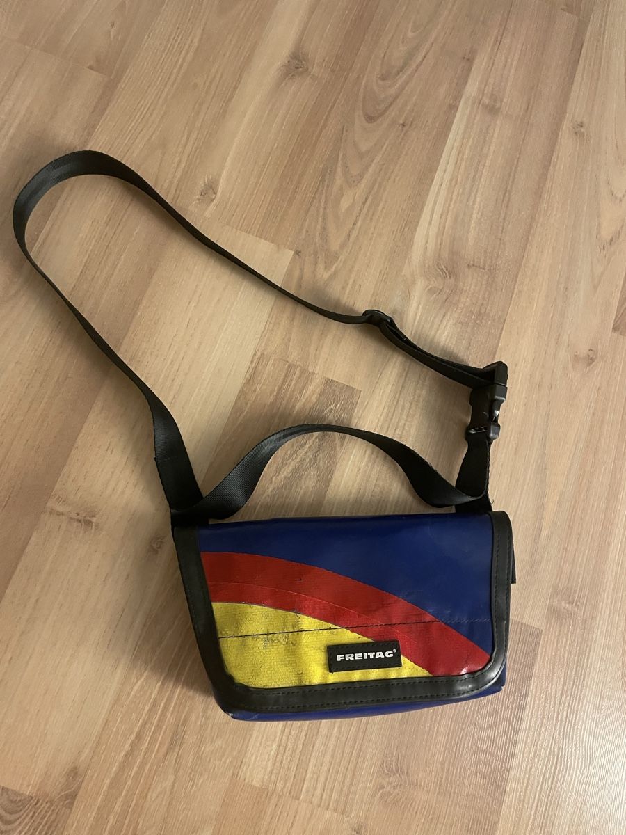 Freitag Borse: Freitag Messenger Bag Blue Yellow Red used condition – Usato da Steffisburg venduto da lea_mgl2