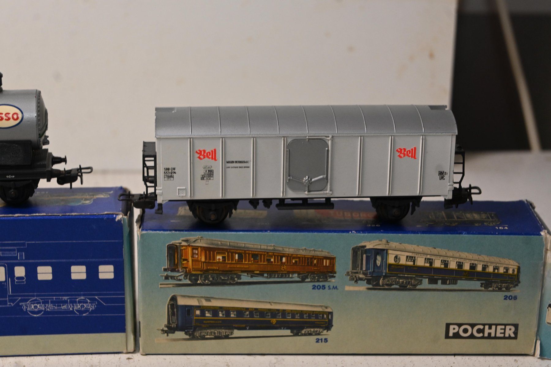 Pocher Modelleisenbahnen: Esso + Bell Wagen Pocher HO/AC – Gebraucht aus Laupen ZH von Zmoewe 2