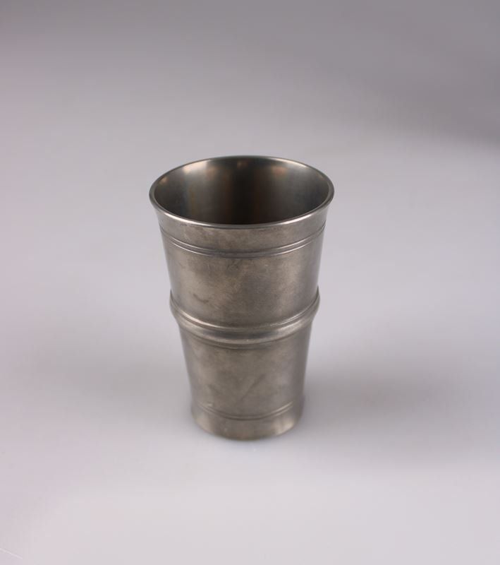 Set di piatti: Zinn Krüge und Becher set. – Usato da Rüti ZH venduto da Restwert_Rueti_ZH 3