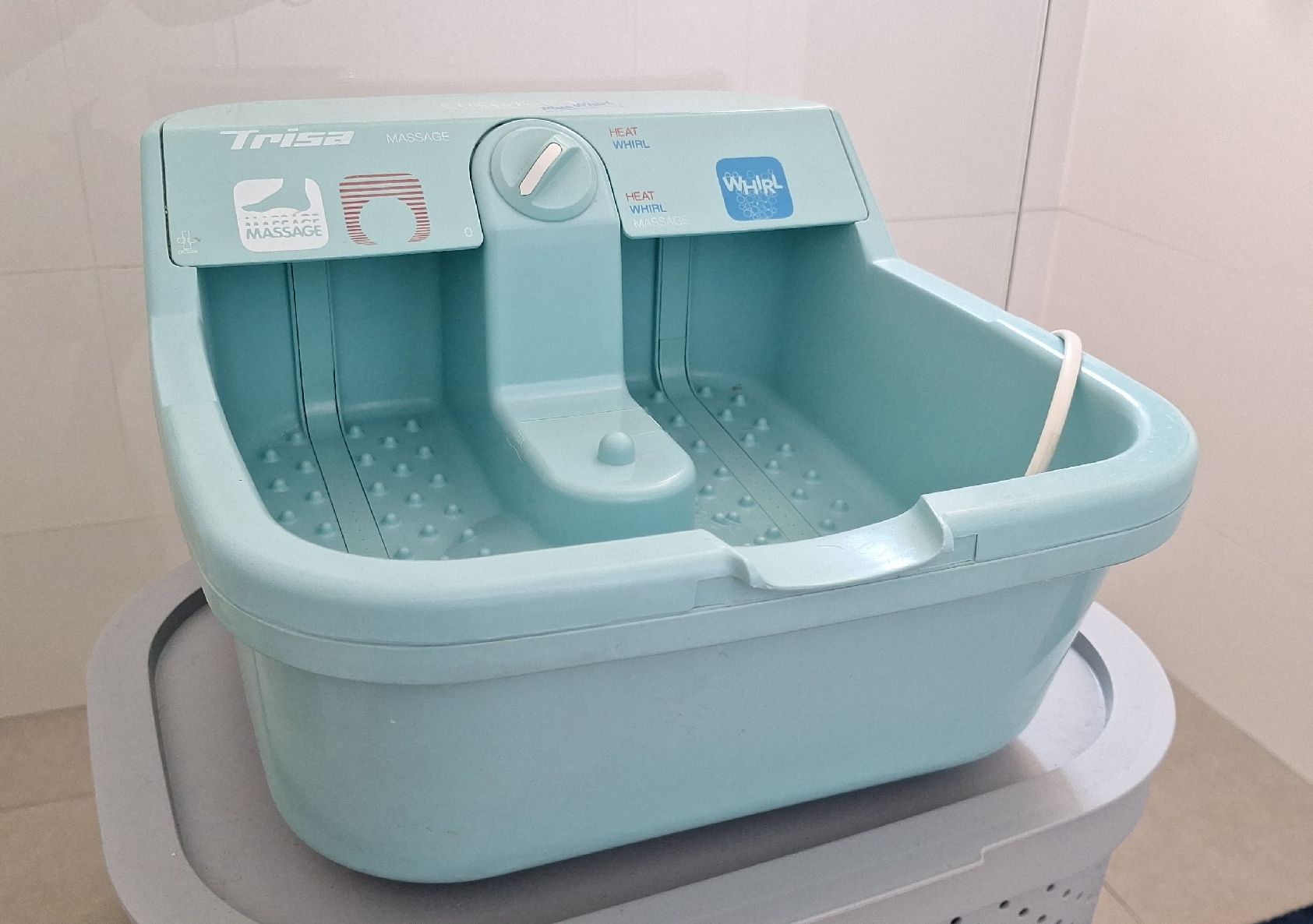 Pedicure: Fuss Sprudelbad mit Massagefunktion hellblau, Trista – Usato da Regensdorf venduto da Schmim