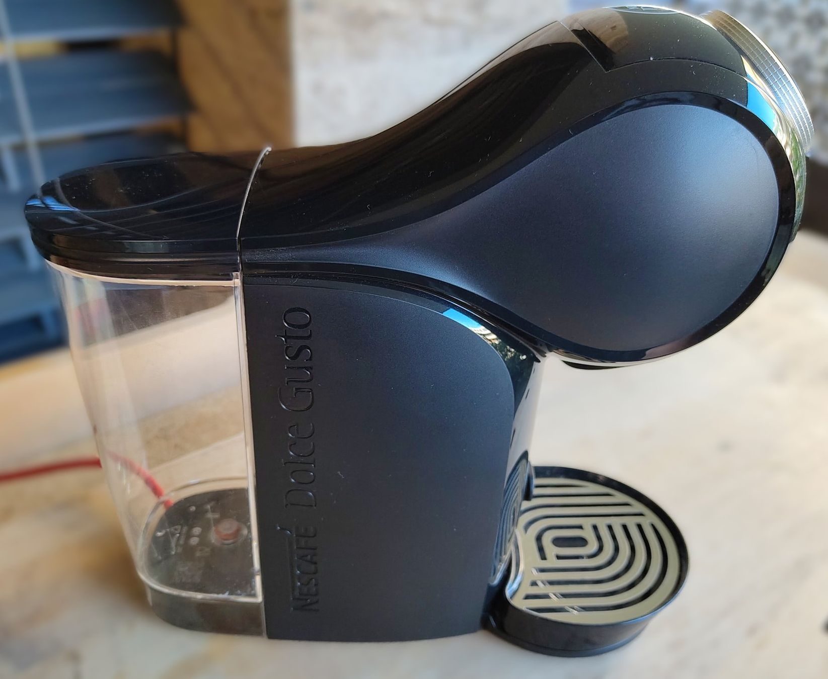 Nescafé Macchine per caffè & Macchine per espresso: Nescafé Dolce Gusto Kaffeemaschine – Usato da Chur venduto da SteveThePlace 1