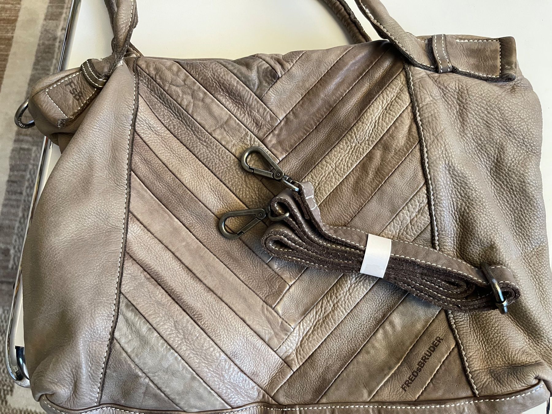 FredsBruder Borse da donna: FREDsBRUDER Handtasche Leder grau/braun – Usato da Meggen venduto da tulipe21 1