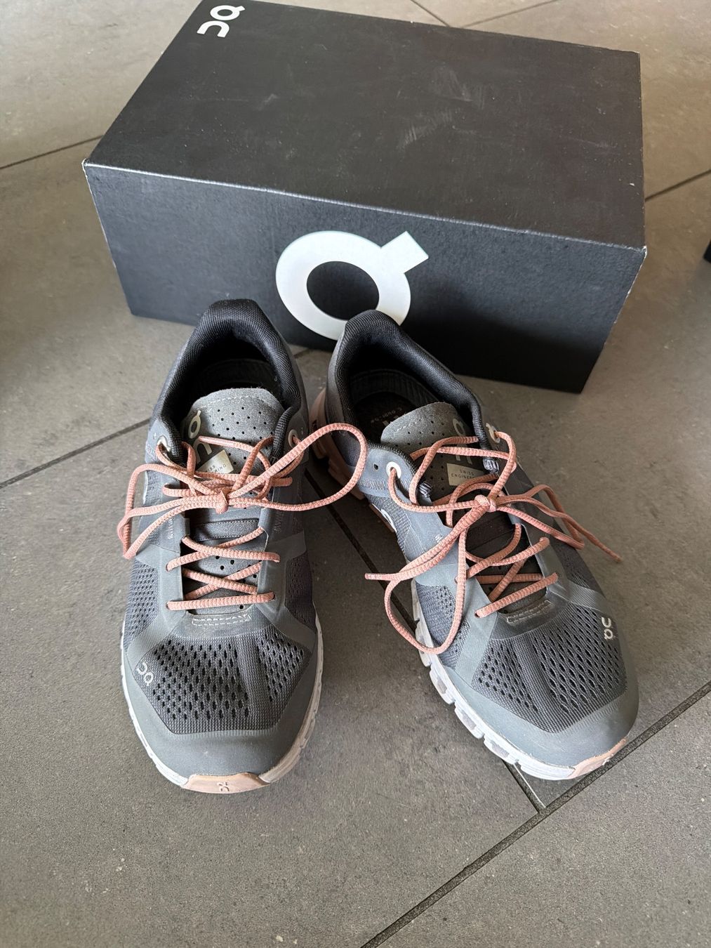 On Scarpe da donna: ON Sneakers Cloudflow Rock/Rose – Usato da Steffisburg venduto da elle013