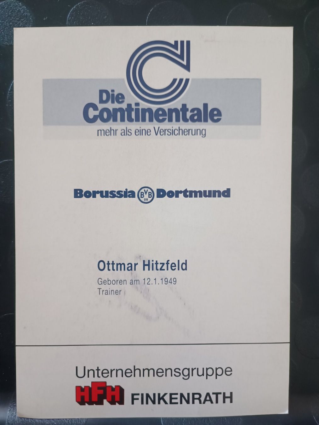 Autografi: Ottmar Hitzfeld - handsignierte BVB Autogrammkarte – Usato da Menziken venduto da Artographs 1