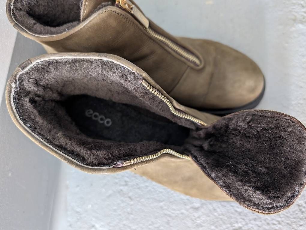 Ecco Chaussures femmes: Ecco Winterschuhe mit Fell - Grösse 40 – D'occasion à Teufen AR par Zoolookoli 2