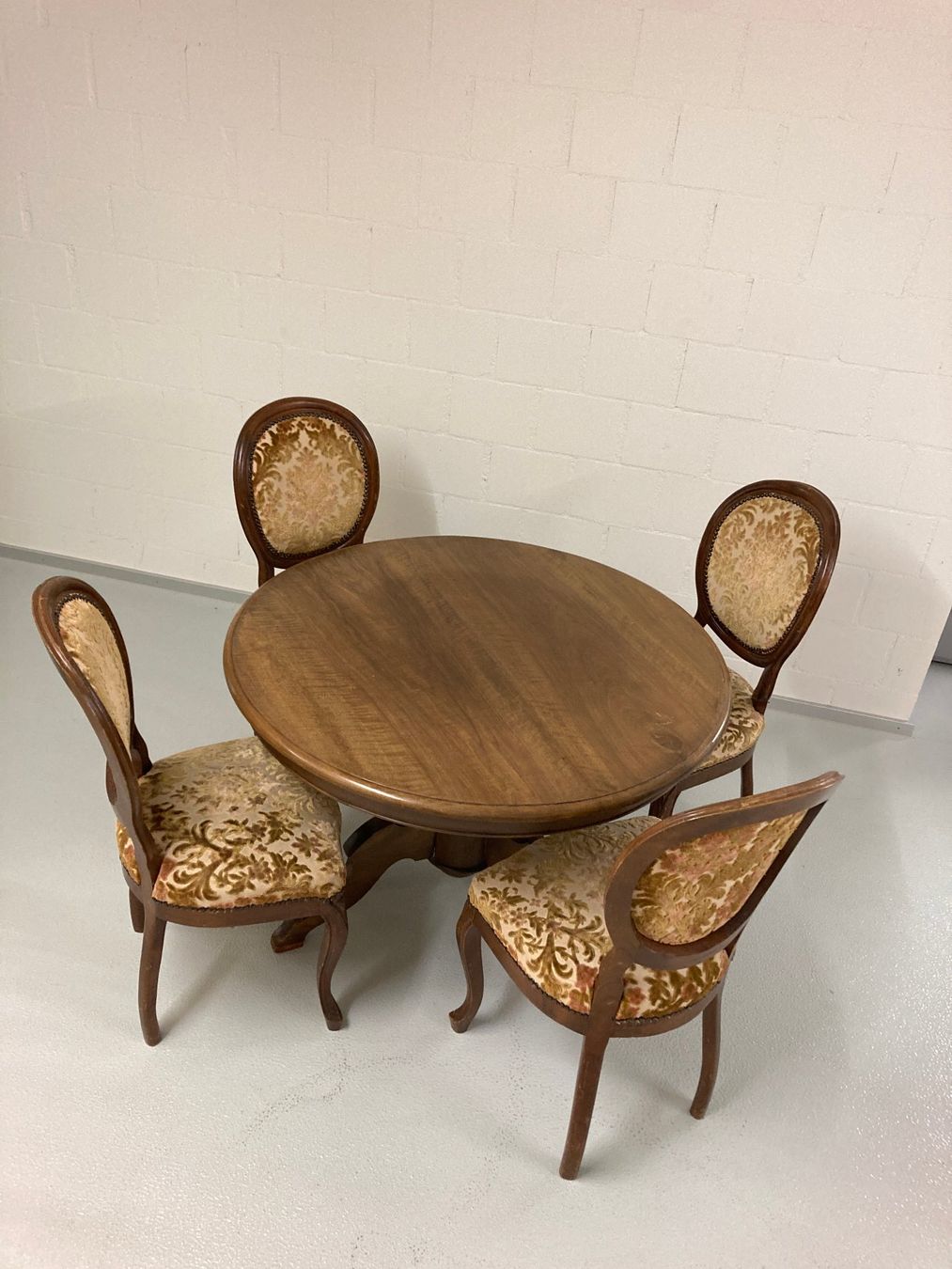 Set di tavolo e panche: Biedermeier Tisch mit 4 Stühlen – Usato da Sachseln venduto da abel50