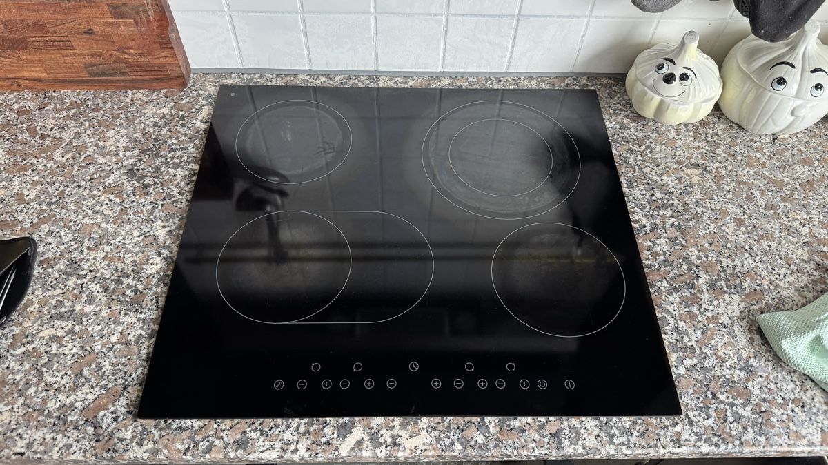 Cucine: Glaskeramik-Kochfeld mit 4 Platten Touch Control – Usato da Urtenen-Schönbühl venduto da Denis.