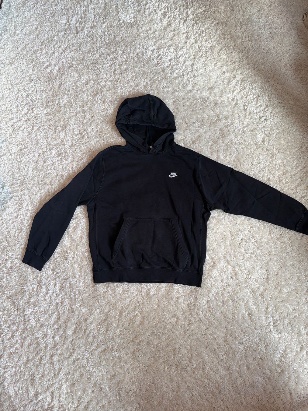 Nike Maglioni & Felpe: Schwarzer Nike Hoodie – Usato da Tennwil venduto da juupydu 1