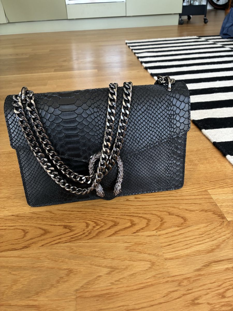 Borse: Schwarze Leder Handtasche, Schlangenoptik – Usato da Muttenz venduto da Vivian_345 1