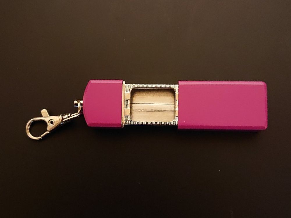 NEU - Mini Tragbarer Aschenbecher Abfall - Metall - Violett