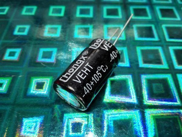 Componenti elettronici: Elektrolyt Kondensator, 2200uF, 35V – Nuovo (secondo la descrizione) da Luzern venduto da Salefactory