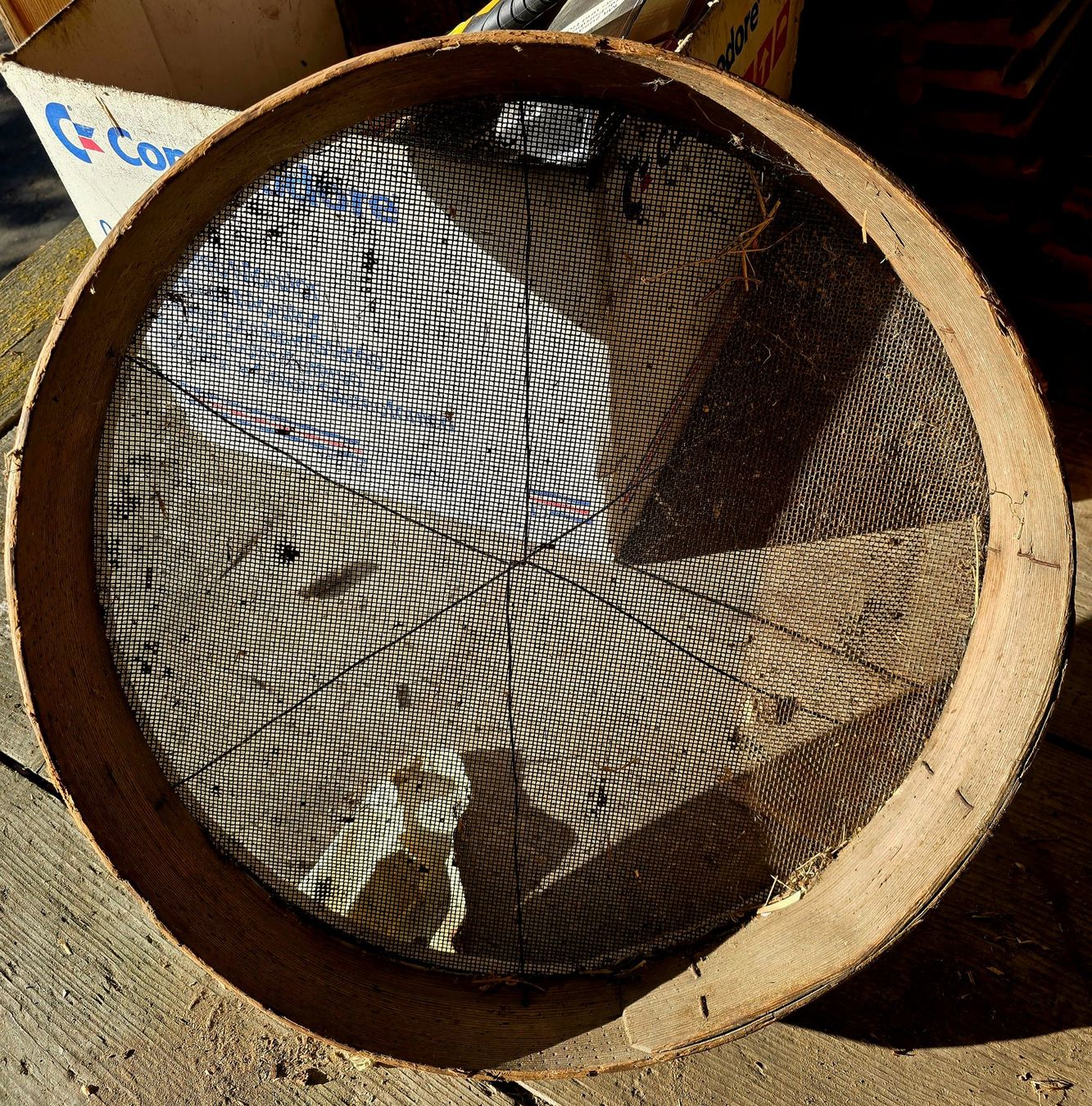 Tutte le decorazioni: Altes Holzsieb mit feinem Drahtgeflecht – Usato da Agasul venduto da ire_h9wl 1