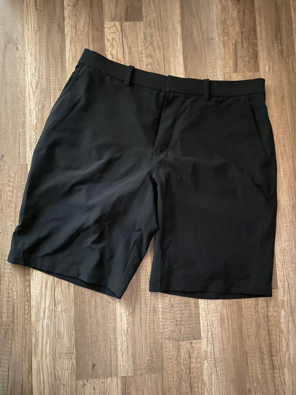Nike Pantaloni: NIKE Golf Hose/Short W36. schwarz – Usato da Allenwinden venduto da Obalu