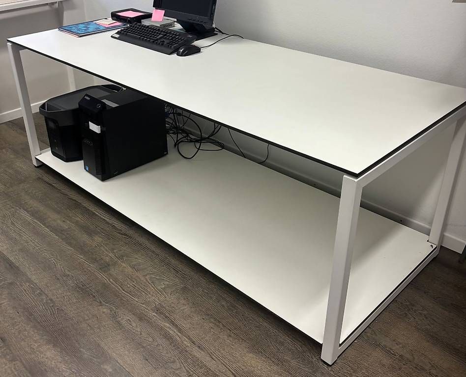 Lista Tavoli: Lista Motion Funktions Tisch mit Unterboden – Usato da Luzern venduto da Petiz