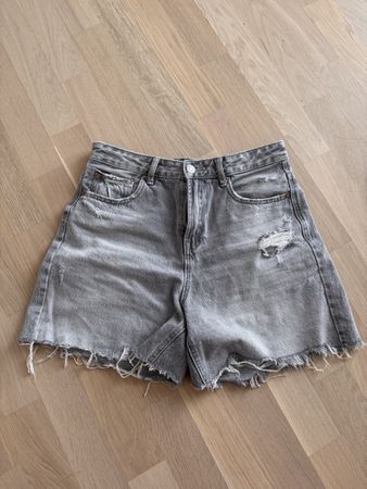 Stradivarius Jeans Shorts, grau, Grösse 40