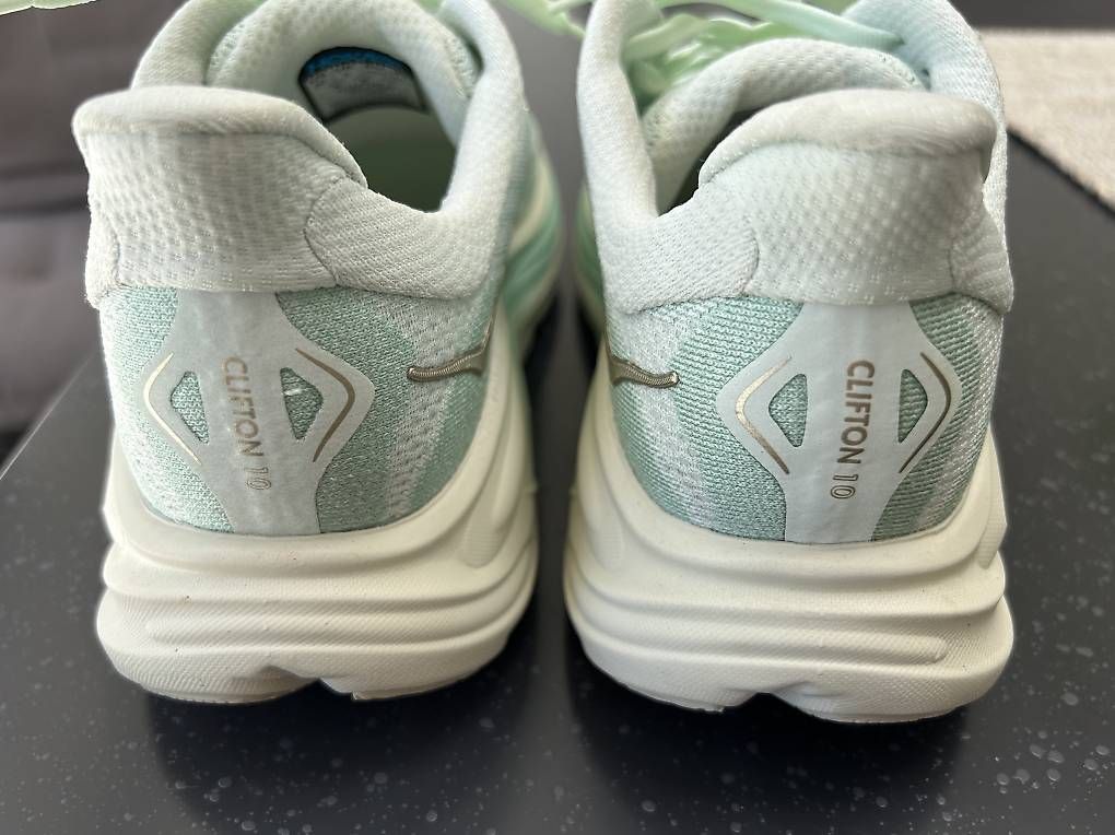 Hoka One One Scarpe da donna: HOKA, Clifton10, 39 1/4 – Nuovo (secondo la descrizione) da Le Landeron venduto da Cledou66 1